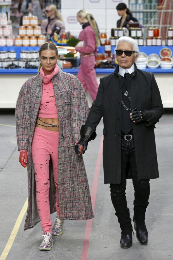 Chanel-Defile-fashion-week-paris-2014-Karl-Lagerfeld-690x1035